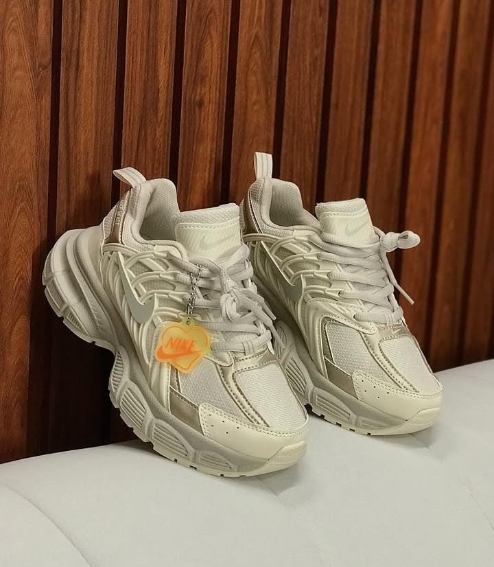 TENIS NIKE BEIGE-DORADO DAMA