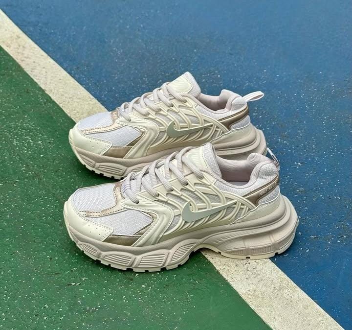 TENIS NIKE BEIGE-DORADO DAMA