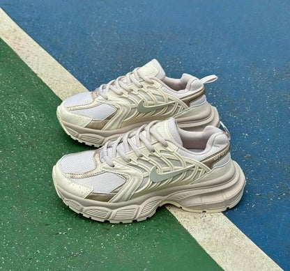 TENIS NIKE BEIGE-DORADO DAMA