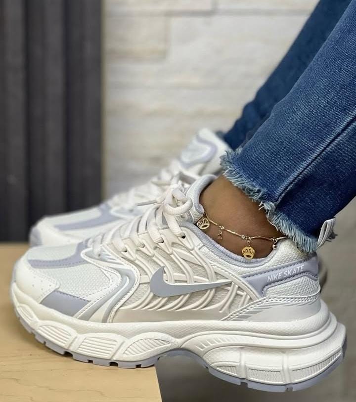 NIKE BEIGE-GRIS DAMA